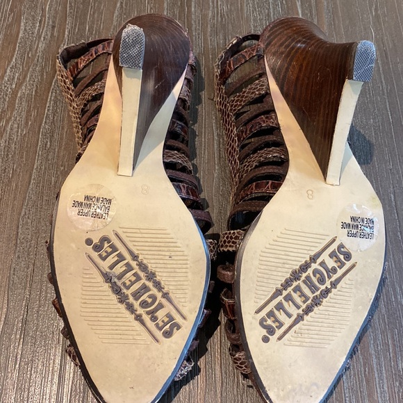 Seychelles, ladies shoes, brown leather upper in size 8. - Picture 5 of 9